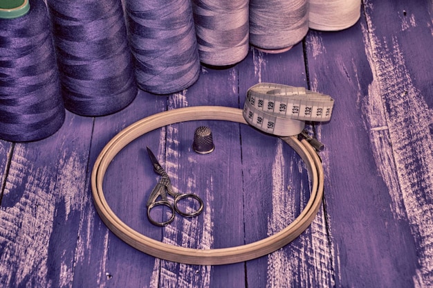 zestaw nici i ramka do haftu